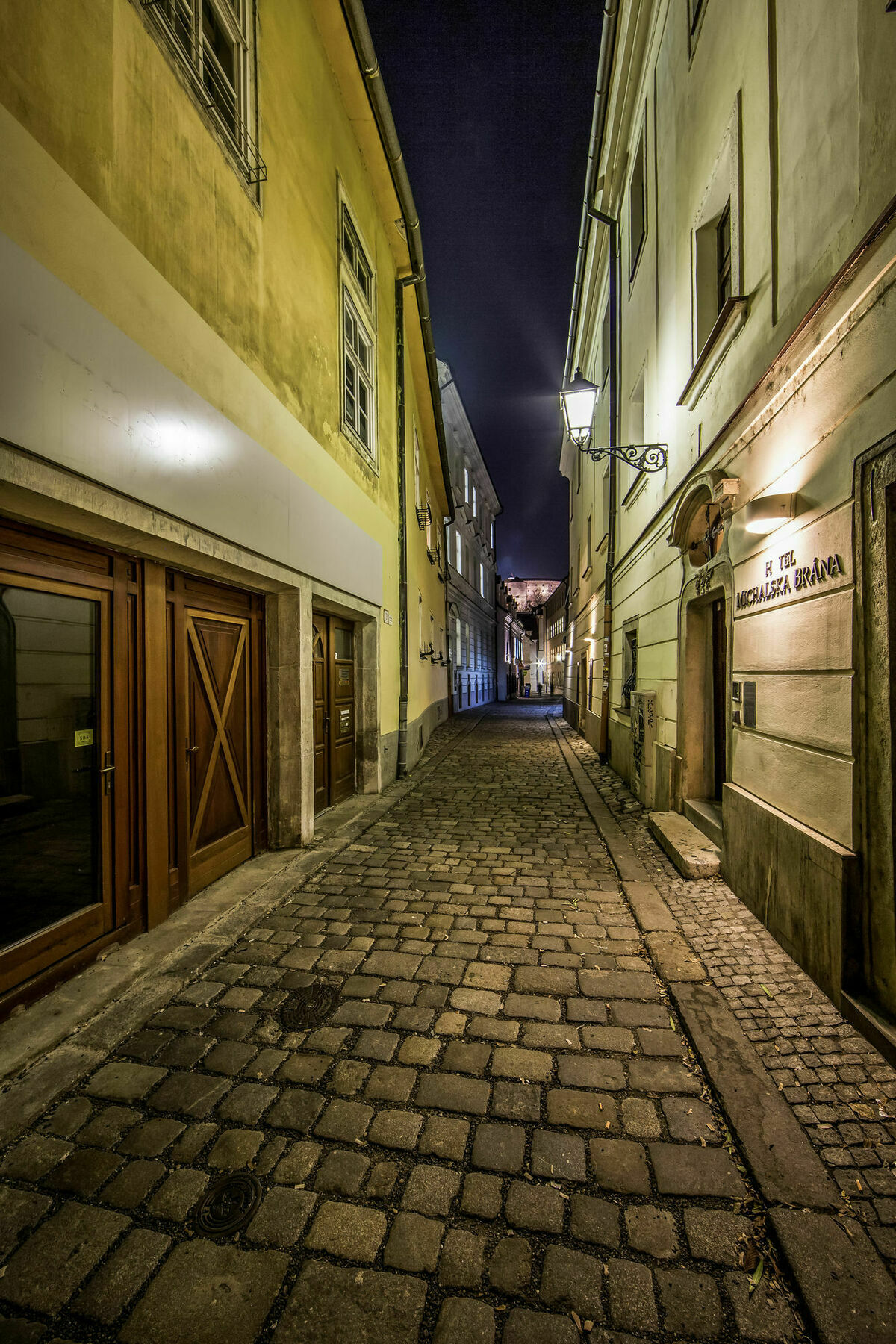 Aplend City Bastova 1 Bratislava Luaran gambar